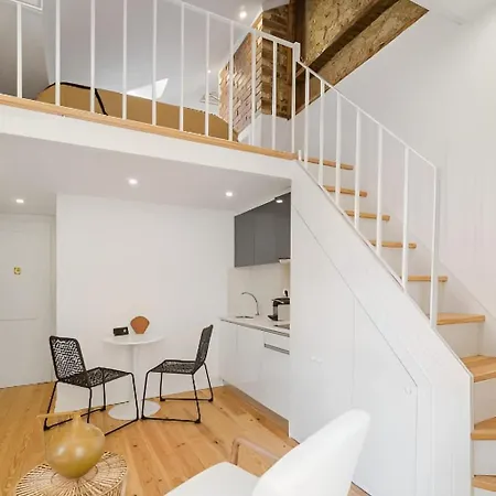 Cozy Retreat By The Center With Balcony Appartement Lissabon