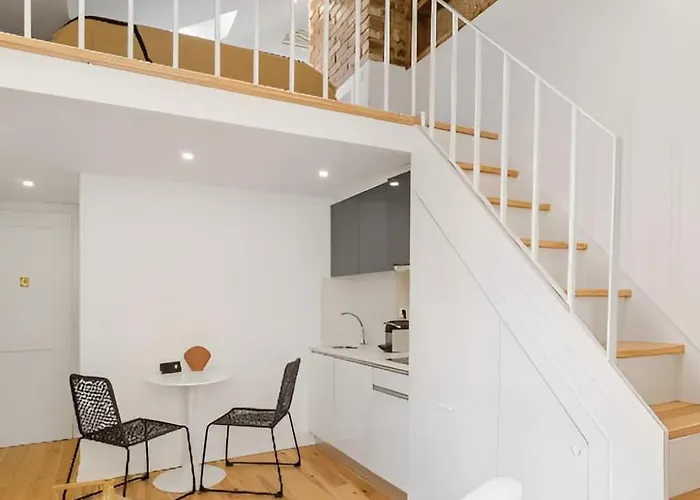 Cozy Retreat By The Center With Balcony Appartement Lisboa