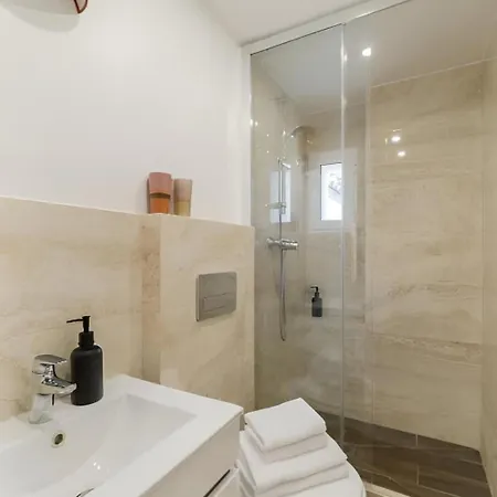 Cozy Retreat By The Center With Balcony Lisbona