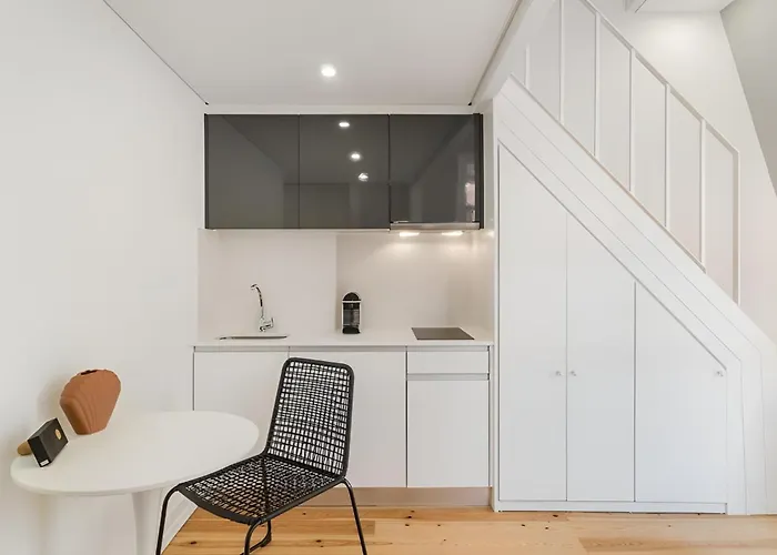 Cozy Retreat By The Center With Balcony Appartamento Lisbona